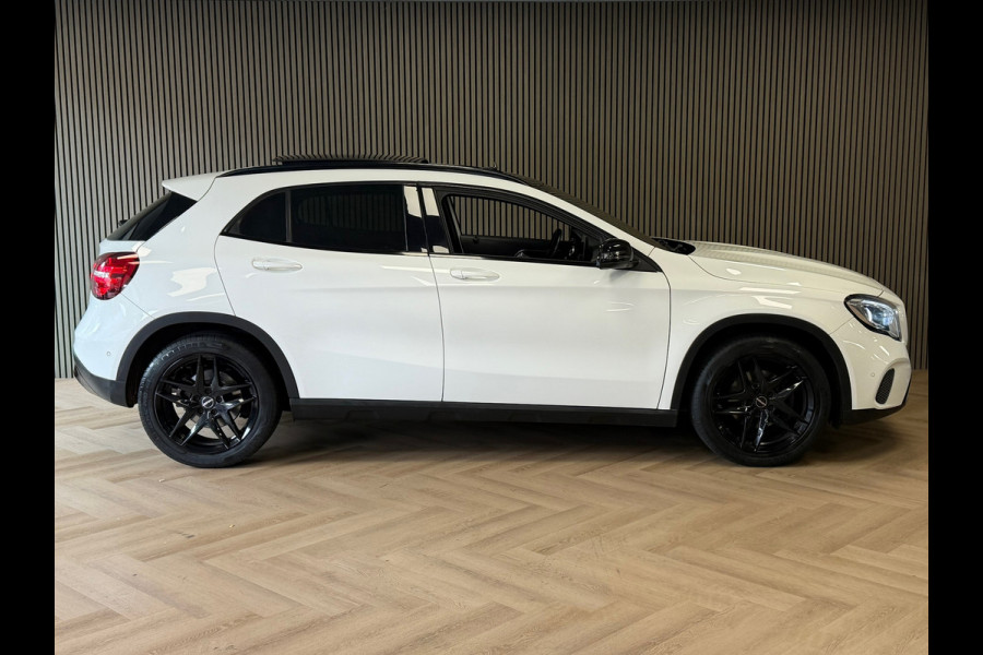 Mercedes-Benz GLA 180 Premium Plus AUT. PANORAMADAK NAVIGATIE CAMERA AIRCO PDC CRUISE KEYLESS-GO STOELVERWARMING