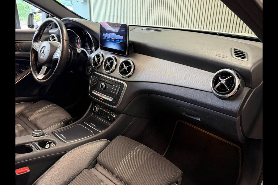 Mercedes-Benz GLA 180 Premium Plus AUT. PANORAMADAK NAVIGATIE CAMERA AIRCO PDC CRUISE KEYLESS-GO STOELVERWARMING