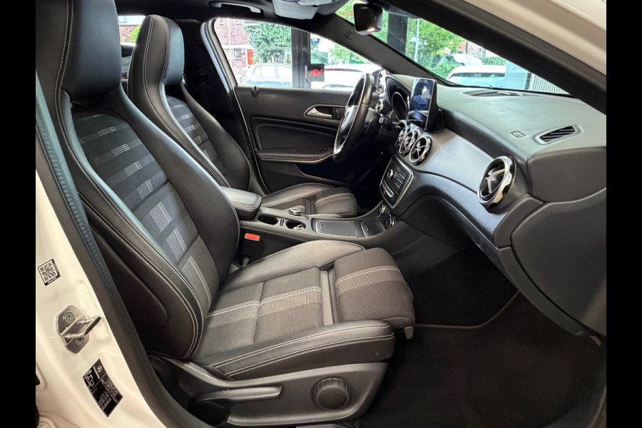 Mercedes-Benz GLA 180 Premium Plus AUT. PANORAMADAK NAVIGATIE CAMERA AIRCO PDC CRUISE KEYLESS-GO STOELVERWARMING