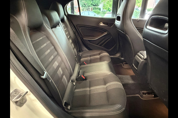 Mercedes-Benz GLA 180 Premium Plus AUT. PANORAMADAK NAVIGATIE CAMERA AIRCO PDC CRUISE KEYLESS-GO STOELVERWARMING