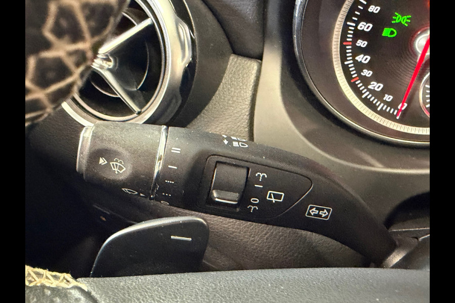 Mercedes-Benz GLA 180 Premium Plus AUT. PANORAMADAK NAVIGATIE CAMERA AIRCO PDC CRUISE KEYLESS-GO STOELVERWARMING