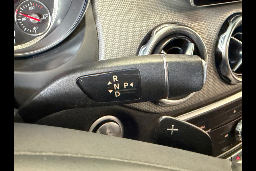 Mercedes-Benz GLA 180 Premium Plus AUT. PANORAMADAK NAVIGATIE CAMERA AIRCO PDC CRUISE KEYLESS-GO STOELVERWARMING