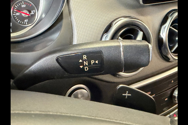 Mercedes-Benz GLA 180 Premium Plus AUT. PANORAMADAK NAVIGATIE CAMERA AIRCO PDC CRUISE KEYLESS-GO STOELVERWARMING