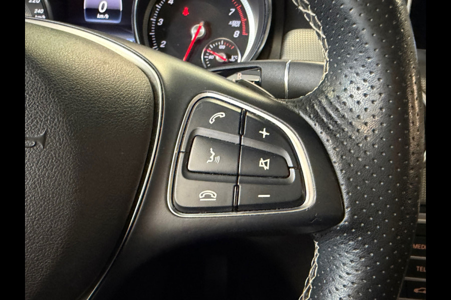 Mercedes-Benz GLA 180 Premium Plus AUT. PANORAMADAK NAVIGATIE CAMERA AIRCO PDC CRUISE KEYLESS-GO STOELVERWARMING