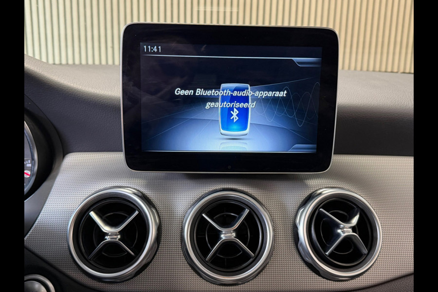 Mercedes-Benz GLA 180 Premium Plus AUT. PANORAMADAK NAVIGATIE CAMERA AIRCO PDC CRUISE KEYLESS-GO STOELVERWARMING