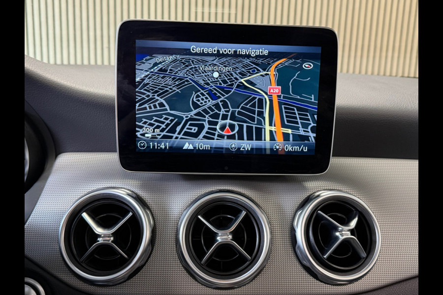 Mercedes-Benz GLA 180 Premium Plus AUT. PANORAMADAK NAVIGATIE CAMERA AIRCO PDC CRUISE KEYLESS-GO STOELVERWARMING