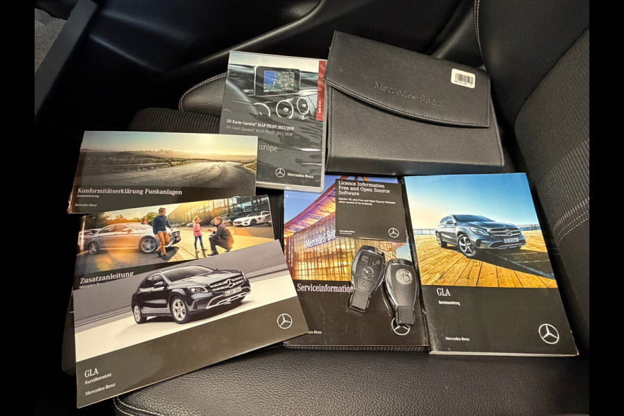Mercedes-Benz GLA 180 Premium Plus AUT. PANORAMADAK NAVIGATIE CAMERA AIRCO PDC CRUISE KEYLESS-GO STOELVERWARMING