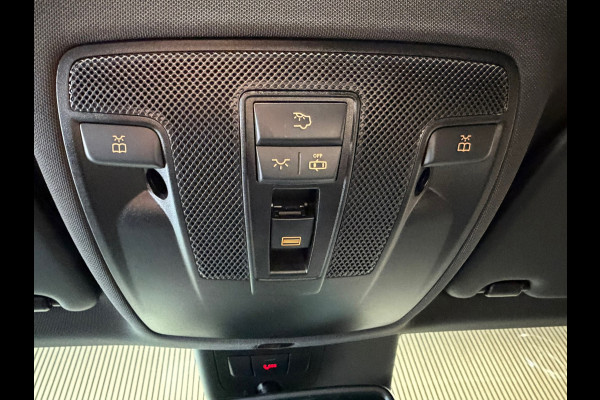 Mercedes-Benz GLA 180 Premium Plus AUT. PANORAMADAK NAVIGATIE CAMERA AIRCO PDC CRUISE KEYLESS-GO STOELVERWARMING