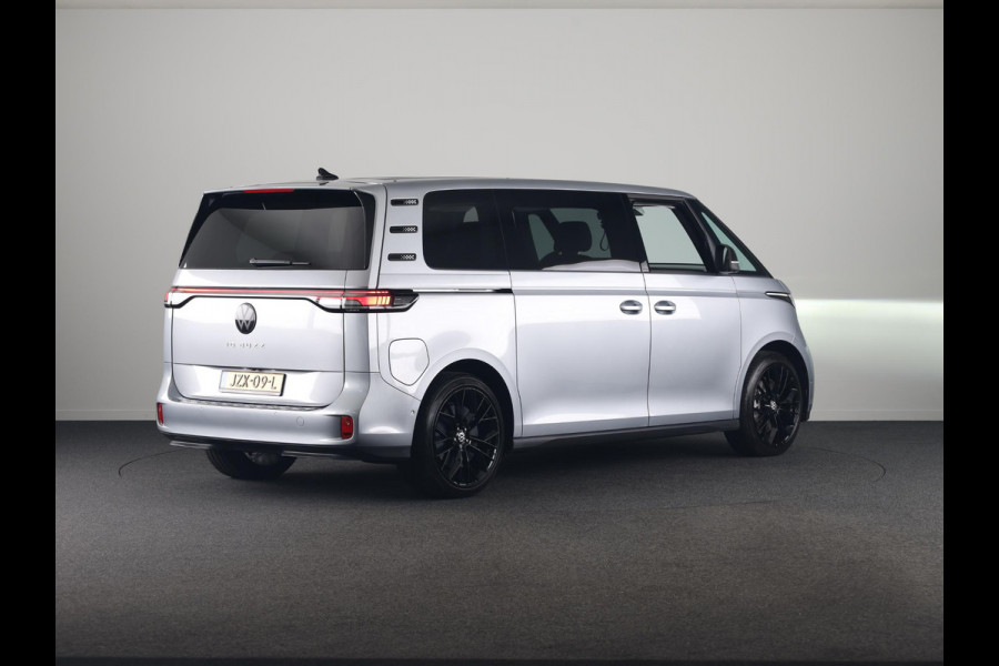 Volkswagen ID. Buzz Pro Bulli Limited Edition 86 kWh LWB 286 pk | 7-persoons | Rondomzicht camera | 21 Inch | Elektr. achterklep | Matrix LED koplampen | Parkeersensoren (Park assist)