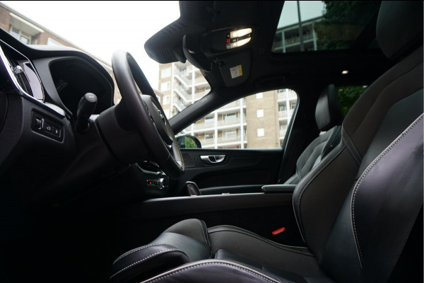 Volvo XC60 2.0 T6 Plug-in hybrid AWD Ultra Black Edition R-Design | Panoramadak | Trekhaak | 360 camera | Adaptive+Lane | Harman Kardon | 21inch | Dealer onderhouden Recharge