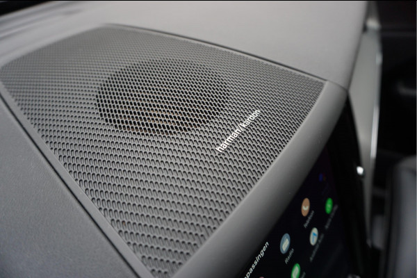 Volvo XC60 2.0 T6 Plug-in hybrid AWD Ultra Black Edition R-Design | Panoramadak | Trekhaak | 360 camera | Adaptive+Lane | Harman Kardon | 21inch | Dealer onderhouden Recharge