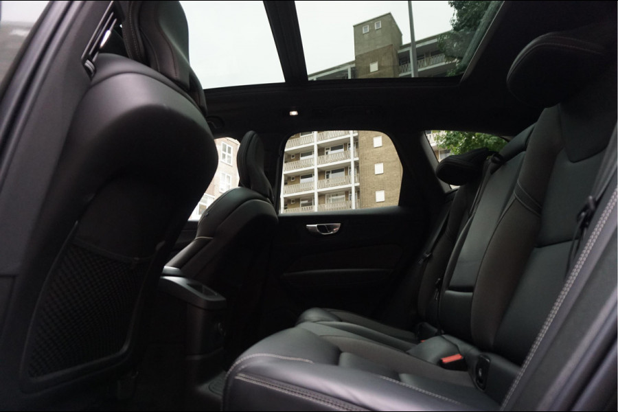 Volvo XC60 2.0 T6 Plug-in hybrid AWD Ultra Black Edition R-Design | Panoramadak | Trekhaak | 360 camera | Adaptive+Lane | Harman Kardon | 21inch | Dealer onderhouden Recharge