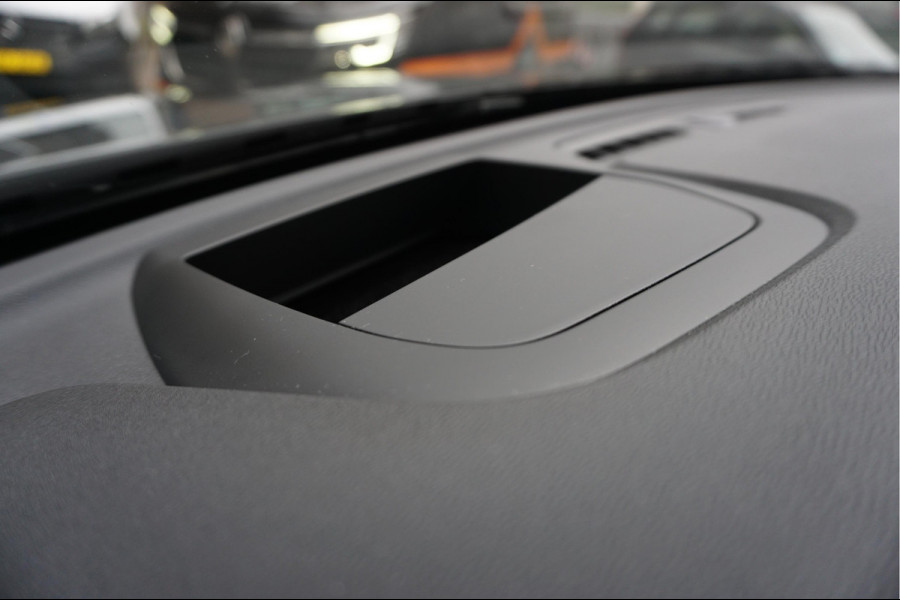 Volvo XC60 2.0 T6 Plug-in hybrid AWD Ultra Black Edition R-Design | Panoramadak | Trekhaak | 360 camera | Adaptive+Lane | Harman Kardon | 21inch | Dealer onderhouden Recharge