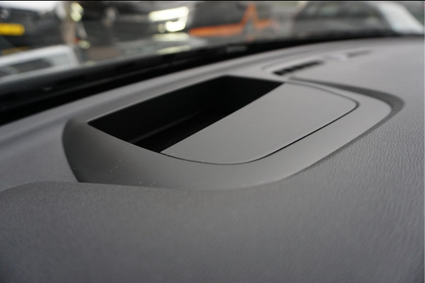 Volvo XC60 2.0 T6 Plug-in hybrid AWD Ultra Black Edition R-Design | Panoramadak | Trekhaak | 360 camera | Adaptive+Lane | Harman Kardon | 21inch | Dealer onderhouden Recharge