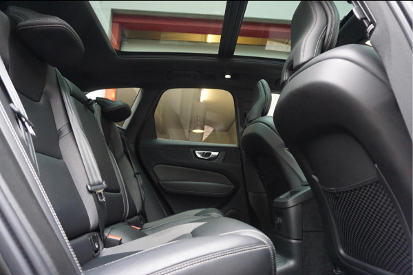 Volvo XC60 2.0 T6 Plug-in hybrid AWD Ultra Black Edition R-Design | Panoramadak | Trekhaak | 360 camera | Adaptive+Lane | Harman Kardon | 21inch | Dealer onderhouden Recharge