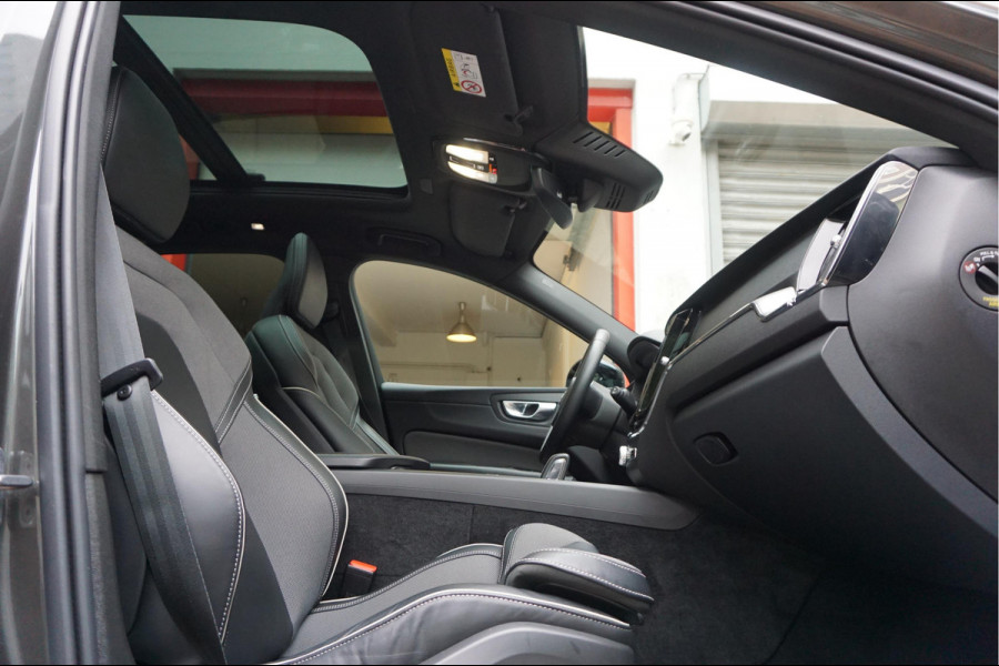 Volvo XC60 2.0 T6 Plug-in hybrid AWD Ultra Black Edition R-Design | Panoramadak | Trekhaak | 360 camera | Adaptive+Lane | Harman Kardon | 21inch | Dealer onderhouden Recharge