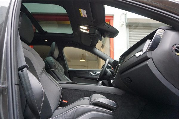 Volvo XC60 2.0 T6 Plug-in hybrid AWD Ultra Black Edition R-Design | Panoramadak | Trekhaak | 360 camera | Adaptive+Lane | Harman Kardon | 21inch | Dealer onderhouden Recharge