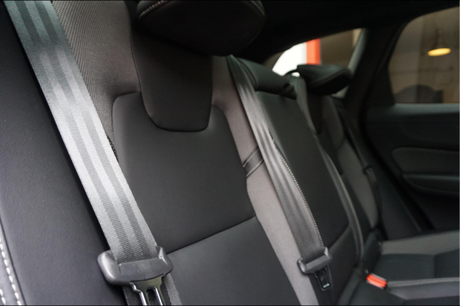 Volvo XC60 2.0 T6 Plug-in hybrid AWD Ultra Black Edition R-Design | Panoramadak | Trekhaak | 360 camera | Adaptive+Lane | Harman Kardon | 21inch | Dealer onderhouden Recharge