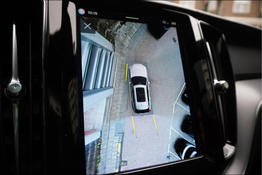 Volvo XC60 2.0 T6 Plug-in hybrid AWD Ultra Black Edition R-Design | Panoramadak | Trekhaak | 360 camera | Adaptive+Lane | Harman Kardon | 21inch | Dealer onderhouden Recharge