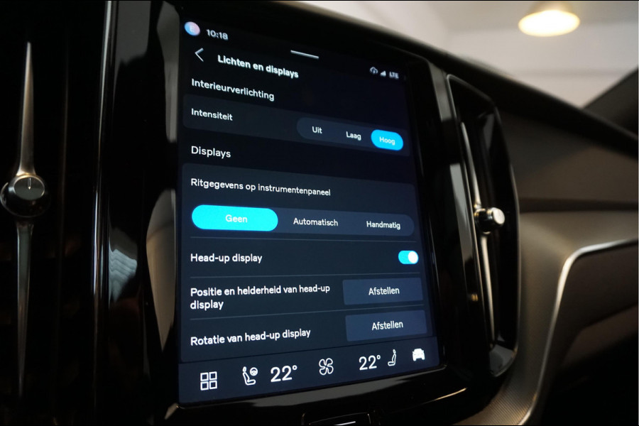 Volvo XC60 2.0 T6 Plug-in hybrid AWD Ultra Black Edition R-Design | Panoramadak | Trekhaak | 360 camera | Adaptive+Lane | Harman Kardon | 21inch | Dealer onderhouden Recharge