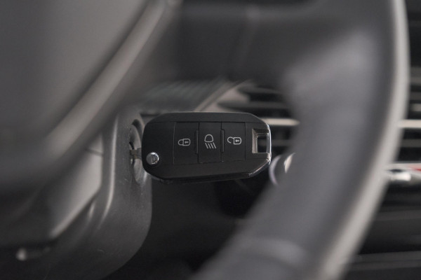 Peugeot 208 1.2 Hybrid 110 e-DCS6 Style | Parkeersensoren | Apple Carplay | Cruise Control | Airco