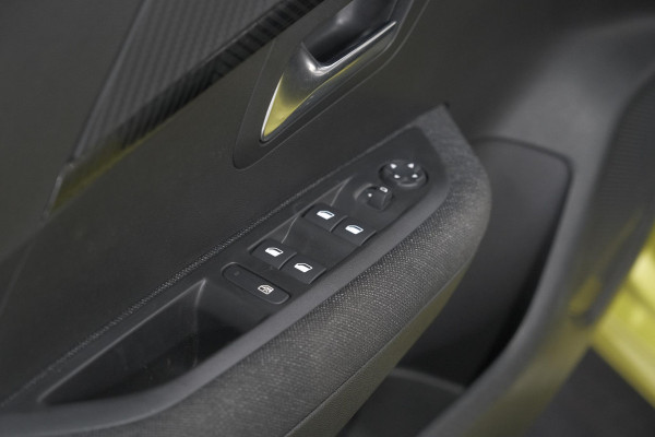 Peugeot 208 1.2 Hybrid 110 e-DCS6 Style | Parkeersensoren | Apple Carplay | Cruise Control | Airco