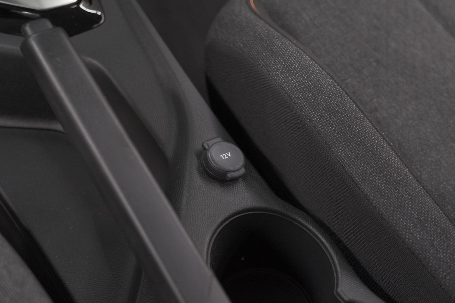 Peugeot 208 1.2 Hybrid 110 e-DCS6 Style | Parkeersensoren | Apple Carplay | Cruise Control | Airco