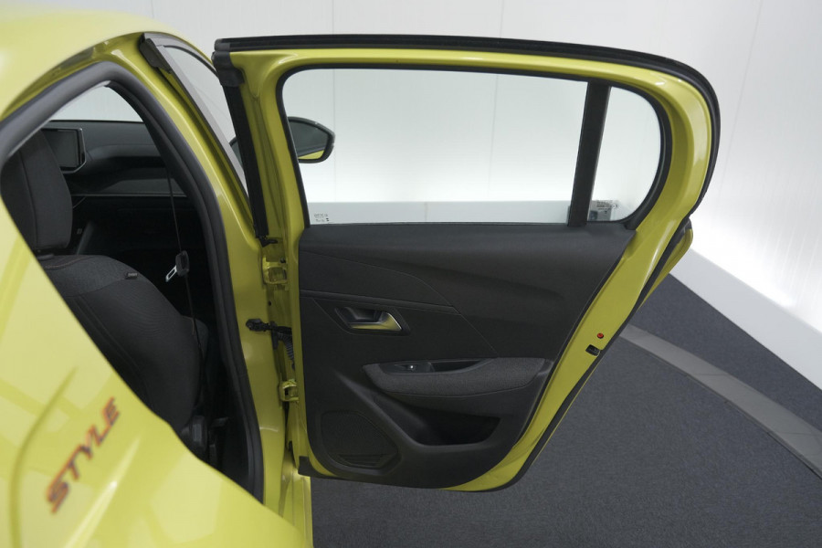 Peugeot 208 1.2 Hybrid 110 e-DCS6 Style | Parkeersensoren | Apple Carplay | Cruise Control | Airco