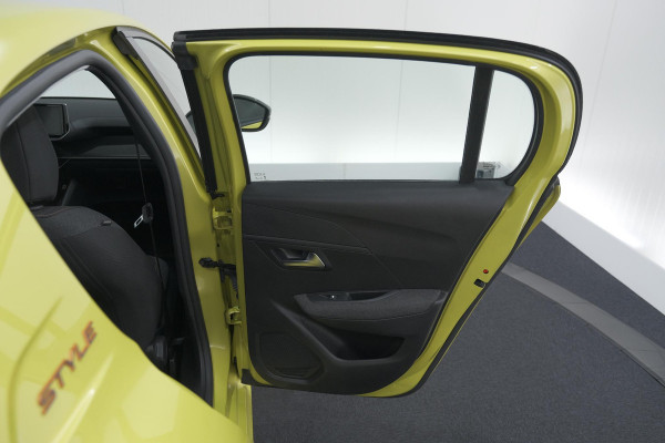 Peugeot 208 1.2 Hybrid 110 e-DCS6 Style | Parkeersensoren | Apple Carplay | Cruise Control | Airco
