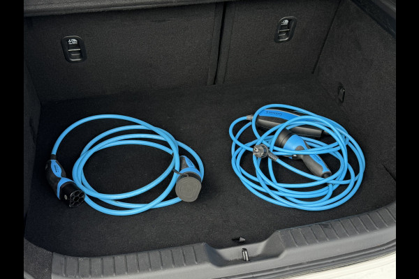 Mazda MX-30 E-SkyActiv 145 Advantage 36 kWh | Navi, Camera, ACC, Memory, Stoelverw., Carplay/Android | 4 Seizoensbanden | Dealeroh