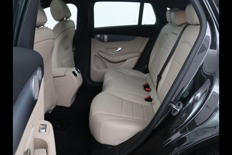 Mercedes-Benz EQC 400 4MATIC Business Solution Luxury 80 kWh | SOH 96.9% | Panoramdak | Leder | Adaptive cruise | Carplay | Sfeerverlichting | Burnmester Surround | Full LED | Stoelverwarming | Camera | Park assist |
