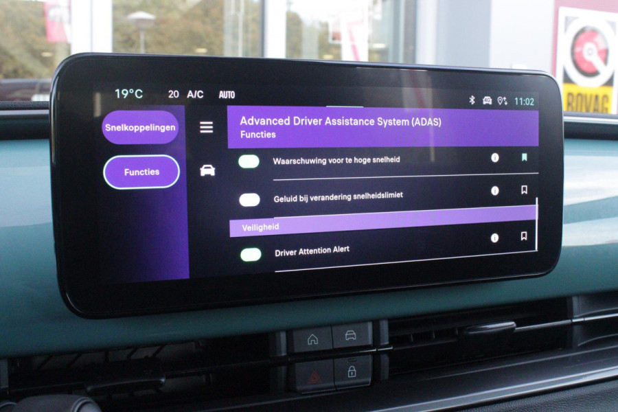 Fiat 600 1.2 110PK Hybrid AUTOMAAT POP | WINTER PACK: VERWAMBARE VOORSTOELEN/VERWARMBARE VOORRUIT | PACK COMFORT: ACHTERUITRIJCAMERA MET DYNAMISCHE HULPLIJNEN/AUDIOSYSTEEM MET 6 SPEAKERS/DRAADLOOS LADEN/KEYLESS ENTRY/NAVIGATIE/PARKEERSENSOREN VOOR EN ACHTER/VERKEERSBORDINFORMATIE | PACK STYLE: 17" LICHTMETALEN VELGEN/HOOGGLANS ZWARTE SPIEGELKAPPEN/VERCHROME OMLIJSTING/LED RICHTINGAANWIJZERS/LED MISTLAMPEN/DASHBOARD IN CARROSSERIEKLEUR | DRAADLOZE APPLE CARPLAY/ANDROID AUTO |