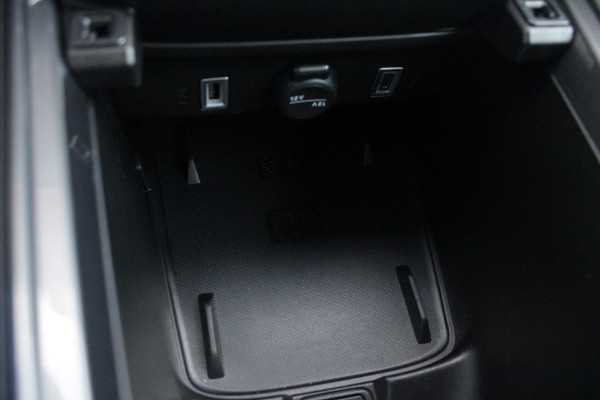Fiat 600 1.2 110PK Hybrid AUTOMAAT POP | WINTER PACK: VERWAMBARE VOORSTOELEN/VERWARMBARE VOORRUIT | PACK COMFORT: ACHTERUITRIJCAMERA MET DYNAMISCHE HULPLIJNEN/AUDIOSYSTEEM MET 6 SPEAKERS/DRAADLOOS LADEN/KEYLESS ENTRY/NAVIGATIE/PARKEERSENSOREN VOOR EN ACHTER/VERKEERSBORDINFORMATIE | PACK STYLE: 17" LICHTMETALEN VELGEN/HOOGGLANS ZWARTE SPIEGELKAPPEN/VERCHROME OMLIJSTING/LED RICHTINGAANWIJZERS/LED MISTLAMPEN/DASHBOARD IN CARROSSERIEKLEUR | DRAADLOZE APPLE CARPLAY/ANDROID AUTO |