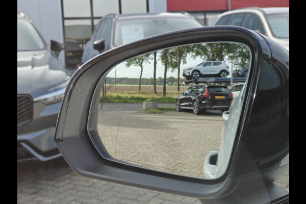 Volvo XC40 B4 211PK Plus Dark | 360 | H&K | Trekhaak | Schuif/kantel dak | Nubuck | 20" | Memory | Stoel/stuurverwarmd |