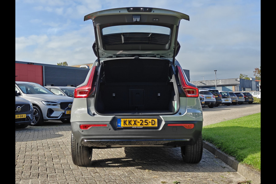 Volvo XC40 B4 211PK Plus Dark | 360 | H&K | Trekhaak | Schuif/kantel dak | Nubuck | 20" | Memory | Stoel/stuurverwarmd |