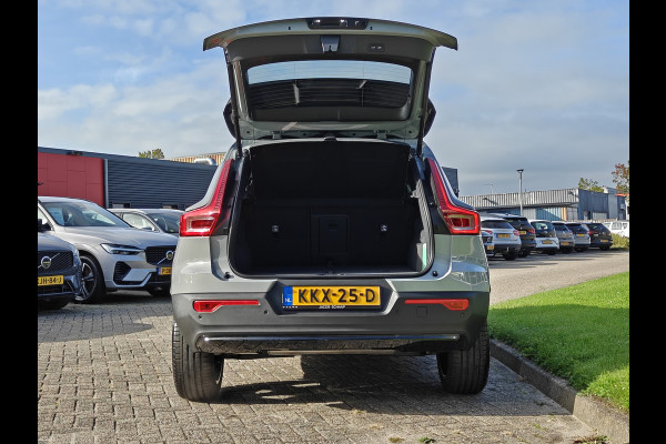 Volvo XC40 B4 211PK Plus Dark | 360 | H&K | Trekhaak | Schuif/kantel dak | Nubuck | 20" | Memory | Stoel/stuurverwarmd |