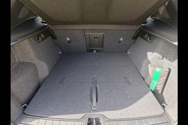 Volvo XC40 B4 211PK Plus Dark | 360 | H&K | Trekhaak | Schuif/kantel dak | Nubuck | 20" | Memory | Stoel/stuurverwarmd |