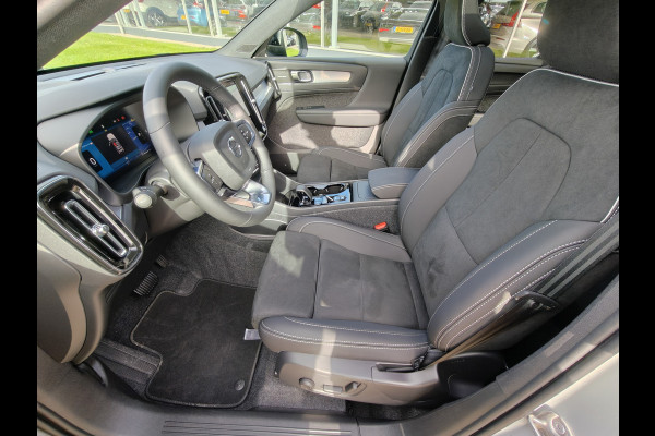 Volvo XC40 B4 211PK Plus Dark | 360 | H&K | Trekhaak | Schuif/kantel dak | Nubuck | 20" | Memory | Stoel/stuurverwarmd |