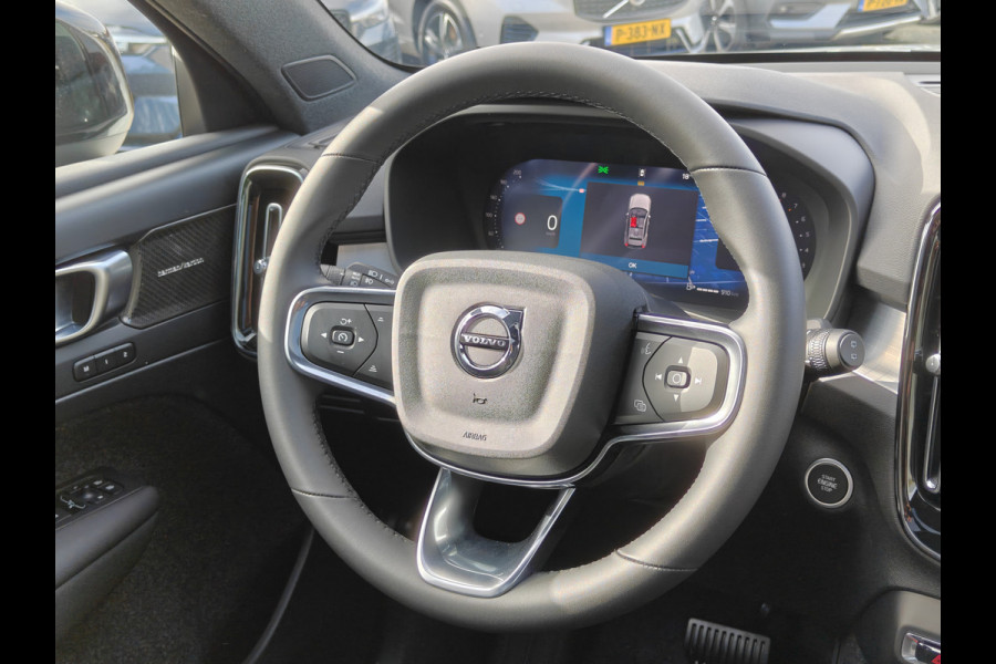 Volvo XC40 B4 211PK Plus Dark | 360 | H&K | Trekhaak | Schuif/kantel dak | Nubuck | 20" | Memory | Stoel/stuurverwarmd |