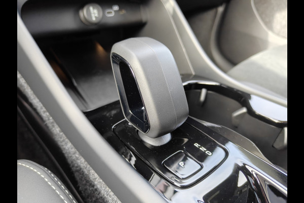 Volvo XC40 B4 211PK Plus Dark | 360 | H&K | Trekhaak | Schuif/kantel dak | Nubuck | 20" | Memory | Stoel/stuurverwarmd |