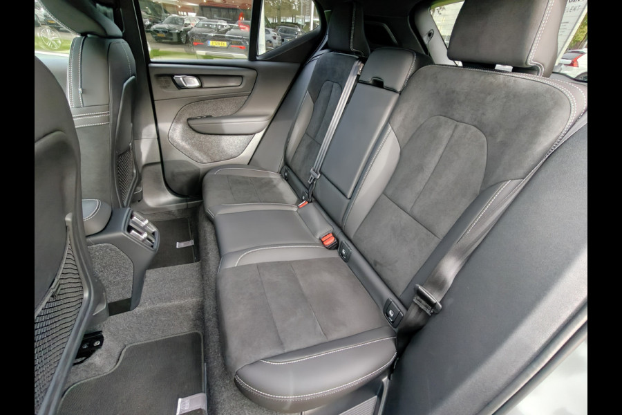 Volvo XC40 B4 211PK Plus Dark | 360 | H&K | Trekhaak | Schuif/kantel dak | Nubuck | 20" | Memory | Stoel/stuurverwarmd |