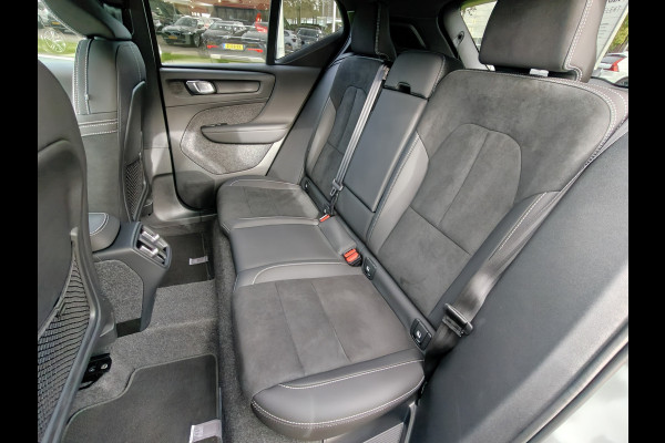 Volvo XC40 B4 211PK Plus Dark | 360 | H&K | Trekhaak | Schuif/kantel dak | Nubuck | 20" | Memory | Stoel/stuurverwarmd |