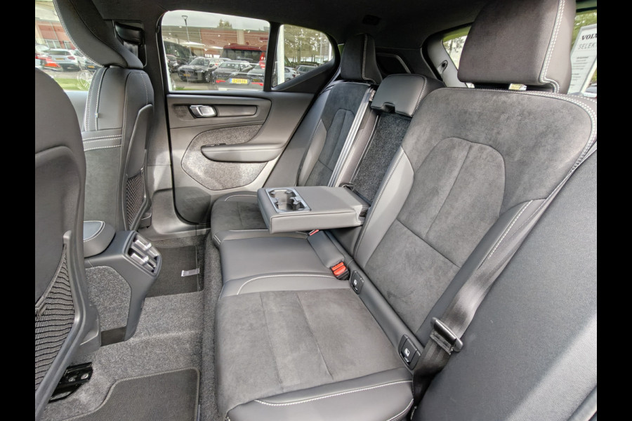 Volvo XC40 B4 211PK Plus Dark | 360 | H&K | Trekhaak | Schuif/kantel dak | Nubuck | 20" | Memory | Stoel/stuurverwarmd |