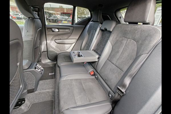 Volvo XC40 B4 211PK Plus Dark | 360 | H&K | Trekhaak | Schuif/kantel dak | Nubuck | 20" | Memory | Stoel/stuurverwarmd |