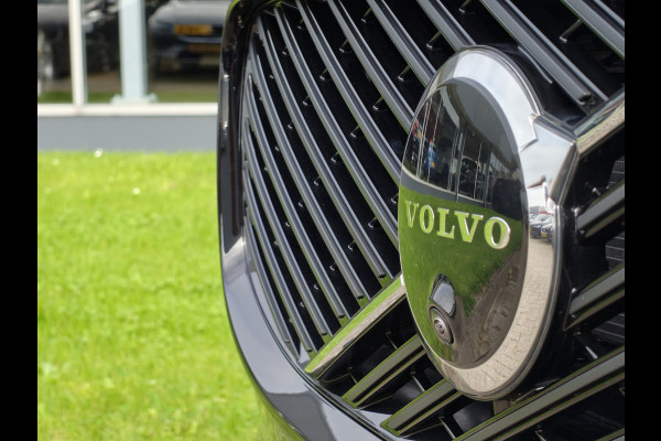 Volvo XC60 T6 Plug-in hybrid AWD Ultra Dark | Executive | HUD | Luchtvering | H&K | Stoel ventilatie | Massage | 21"| Schuif/Kanteldak |