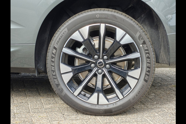 Volvo XC60 T6 Plug-in hybrid AWD Ultra Dark | Executive | HUD | Luchtvering | H&K | Stoel ventilatie | Massage | 21"| Schuif/Kanteldak |