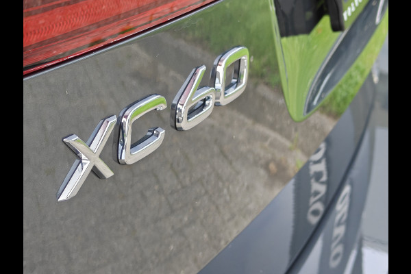 Volvo XC60 T6 Plug-in hybrid AWD Ultra Dark | Executive | HUD | Luchtvering | H&K | Stoel ventilatie | Massage | 21"| Schuif/Kanteldak |