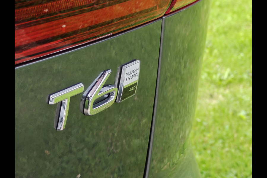 Volvo XC60 T6 Plug-in hybrid AWD Ultra Dark | Executive | HUD | Luchtvering | H&K | Stoel ventilatie | Massage | 21"| Schuif/Kanteldak |