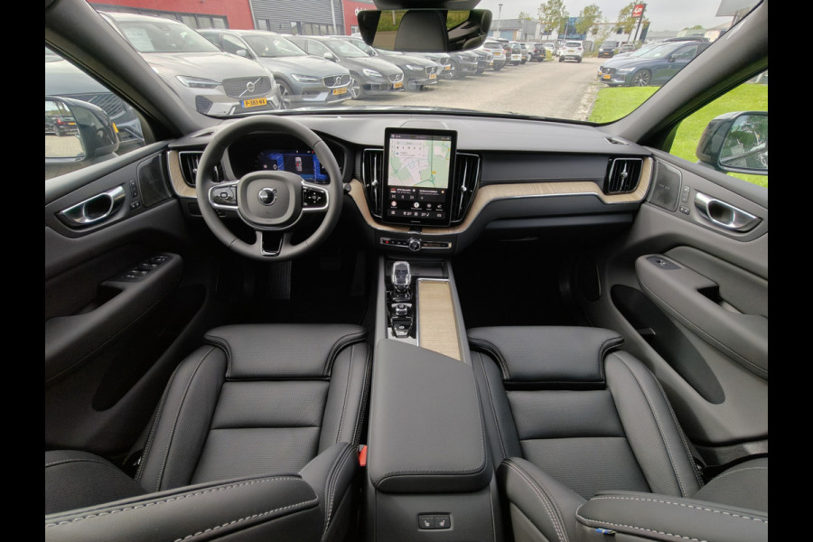 Volvo XC60 T6 Plug-in hybrid AWD Ultra Dark | Executive | HUD | Luchtvering | H&K | Stoel ventilatie | Massage | 21"| Schuif/Kanteldak |