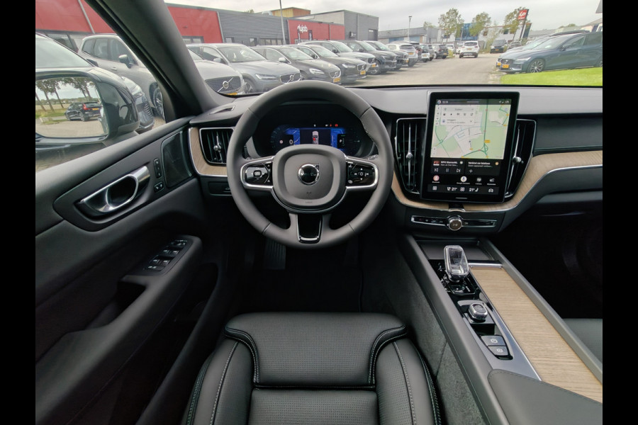 Volvo XC60 T6 Plug-in hybrid AWD Ultra Dark | Executive | HUD | Luchtvering | H&K | Stoel ventilatie | Massage | 21"| Schuif/Kanteldak |
